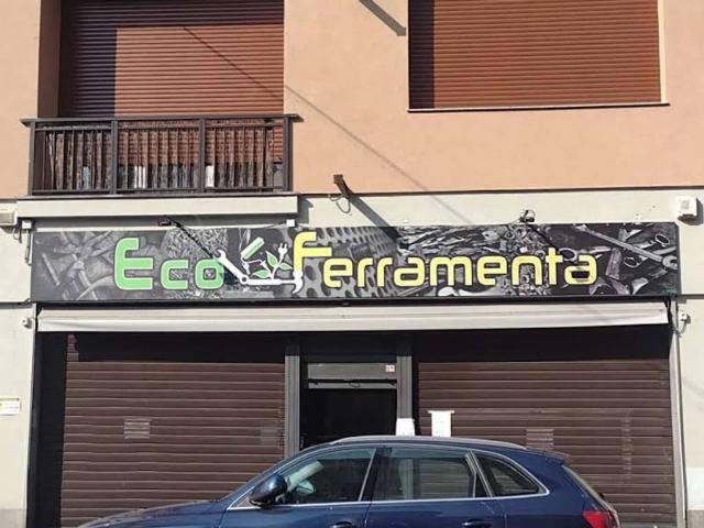 Locale Commerciale in affitto a Circoscrizione 4, Piemonte