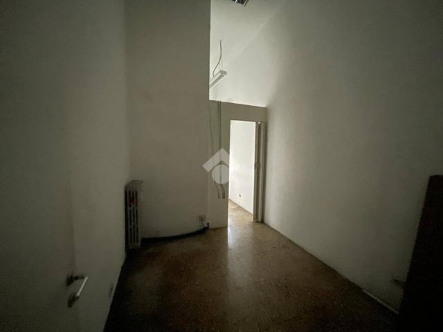 Locale Commerciale in affitto a Circoscrizione 3, Piemonte