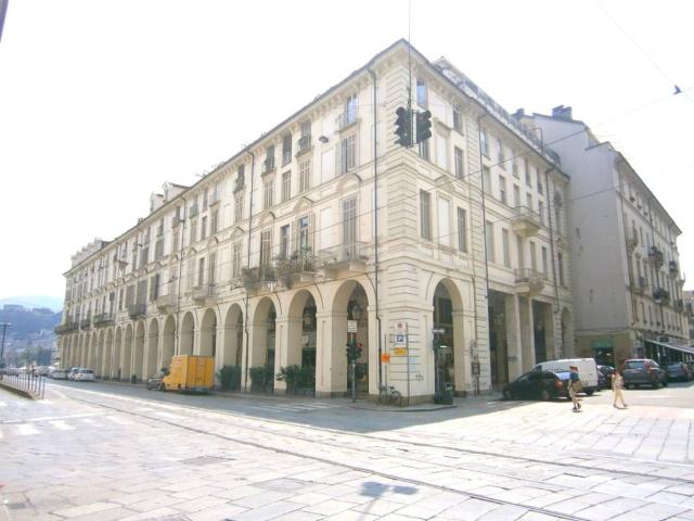 Locale Commerciale in affitto a Circoscrizione 1, Piemonte