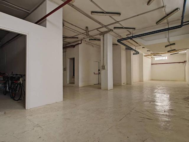 Locale Commerciale in affitto a Circoscrizione 1, Piemonte