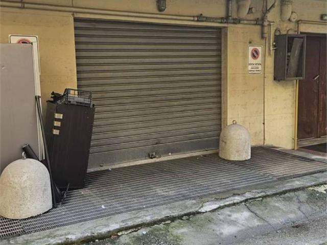 Locale Commerciale in affitto a Circoscrizione 1, Piemonte