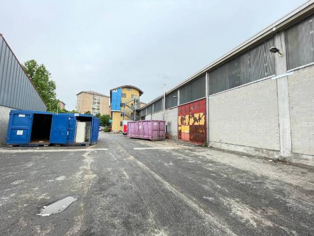 Locale Commerciale in affitto a Circoscrizione 2, Piemonte