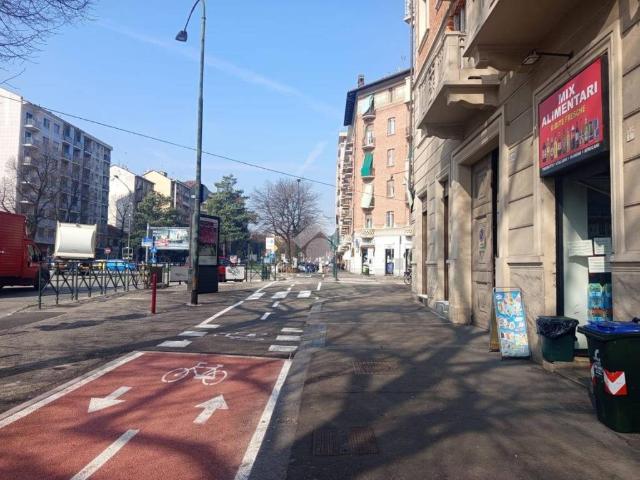 Locale Commerciale in affitto a Circoscrizione 8, Piemonte