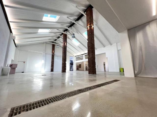 Locale Commerciale in affitto a Circoscrizione 5, Piemonte