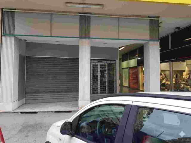 Locale Commerciale in affitto a Circoscrizione 1, Piemonte