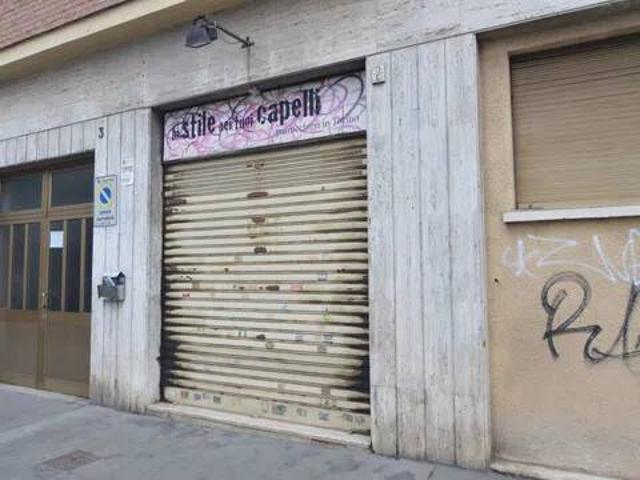 Locale Commerciale in affitto a Circoscrizione 3, Piemonte