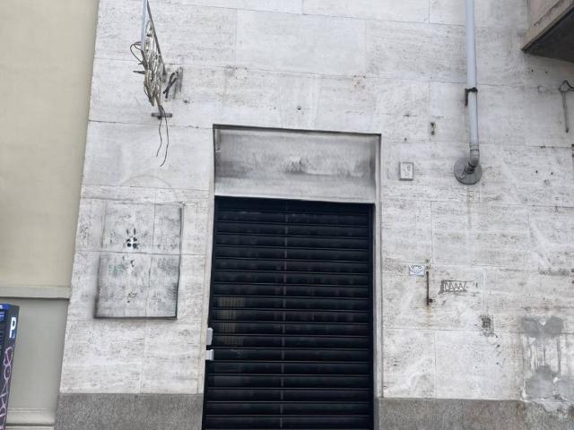 Locale Commerciale in affitto a Circoscrizione 4, Piemonte