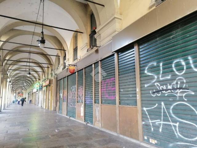 Locale Commerciale in affitto a Circoscrizione 8, Piemonte