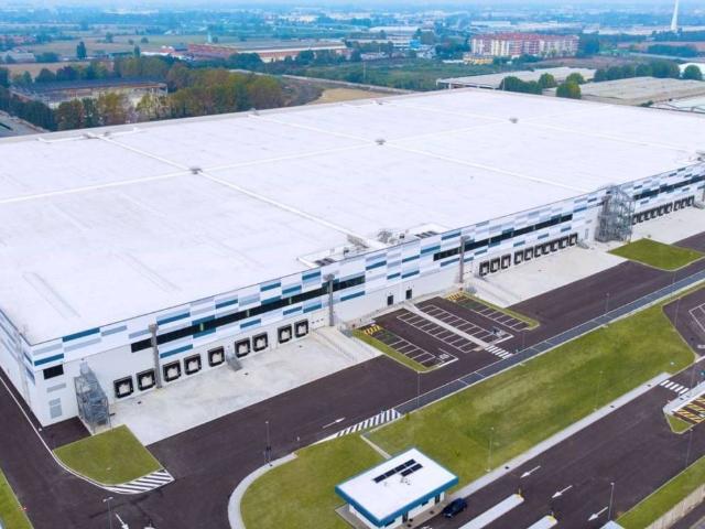 Locale Commerciale in affitto a Circoscrizione 6, Piemonte