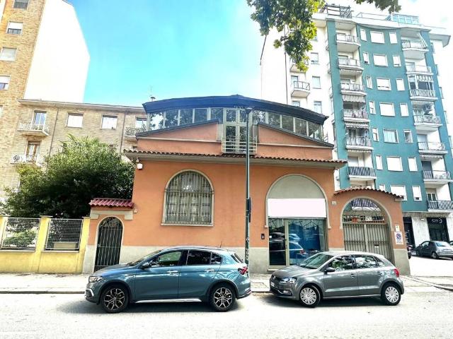 Locale Commerciale in affitto a Circoscrizione 8, Piemonte