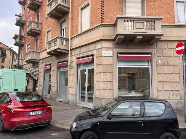 Locale Commerciale in affitto a Circoscrizione 3, Piemonte