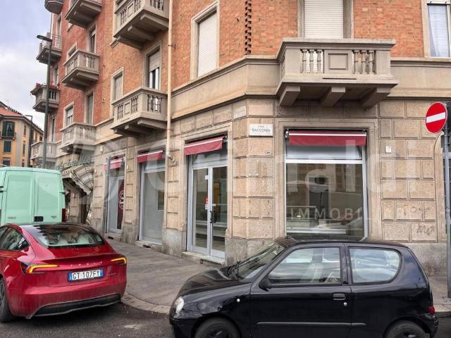 Locale Commerciale in affitto a Circoscrizione 3, Piemonte
