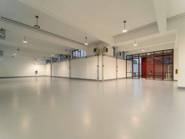 Locale Commerciale in affitto a Circoscrizione 5, Piemonte