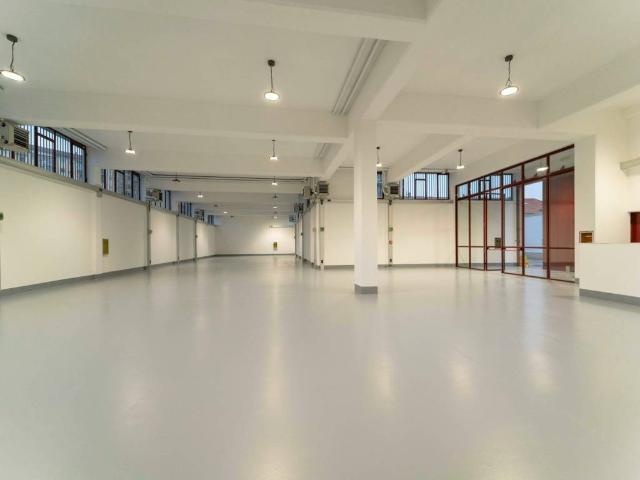 Locale Commerciale in affitto a Circoscrizione 5, Piemonte