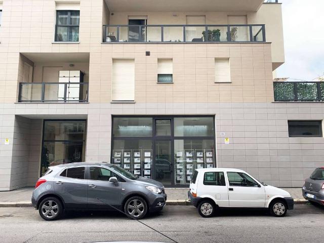 Locale Commerciale in affitto a Circoscrizione 4, Piemonte