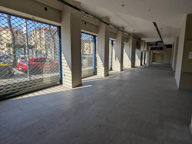Locale Commerciale in affitto a Circoscrizione 4, Piemonte