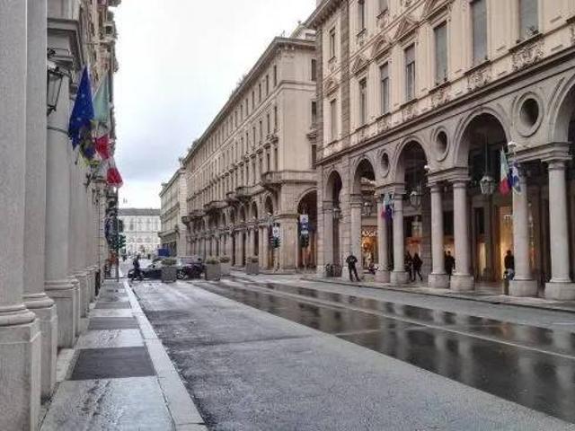 Locale Commerciale in affitto a Circoscrizione 1, Piemonte