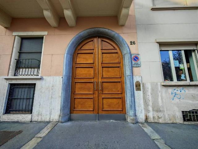 Locale Commerciale in affitto a Circoscrizione 4, Piemonte
