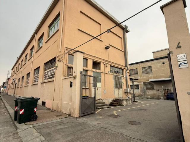 Locale Commerciale in affitto a Circoscrizione 2, Piemonte