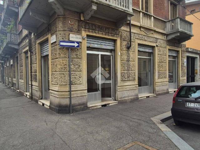 Locale Commerciale in affitto a Circoscrizione 6, Piemonte