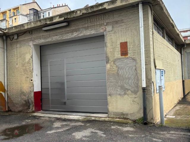 Locale Commerciale in affitto a Circoscrizione 8, Piemonte