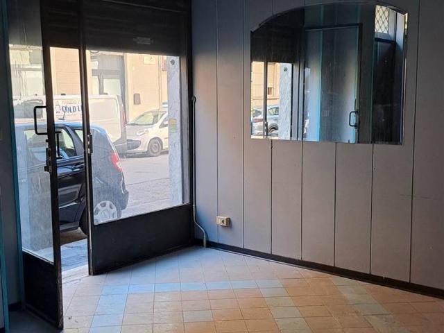 Locale Commerciale in affitto a Circoscrizione 4, Piemonte