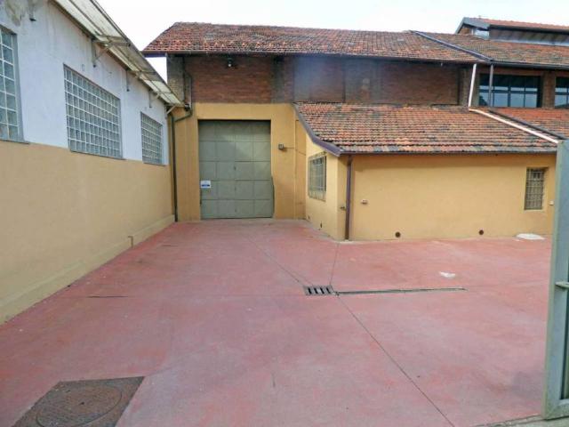Locale Commerciale in affitto a Circoscrizione 6, Piemonte