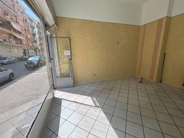 Locale Commerciale in affitto a Circoscrizione 2, Piemonte