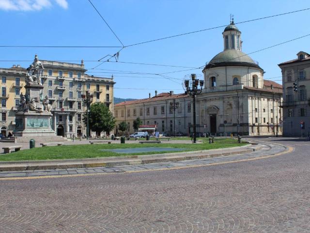 Locale Commerciale in affitto a Circoscrizione 1, Piemonte