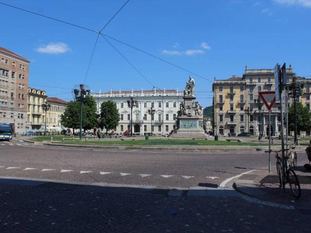 Locale Commerciale in affitto a Circoscrizione 1, Piemonte