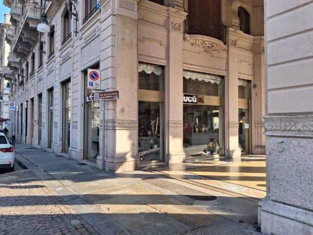 Locale Commerciale in affitto a Circoscrizione 1, Piemonte