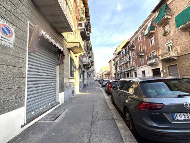 Locale Commerciale in affitto a Circoscrizione 5, Piemonte