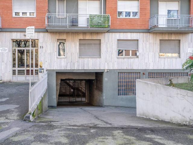 Locale Commerciale in affitto a Circoscrizione 6, Piemonte