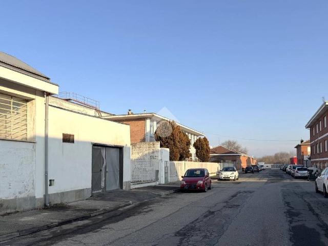 Locale Commerciale in affitto a Circoscrizione 5, Piemonte