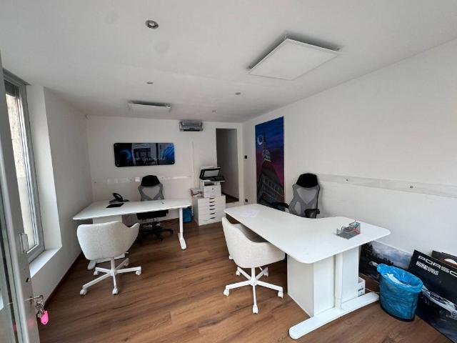 Locale Commerciale in affitto a Circoscrizione 1, Piemonte