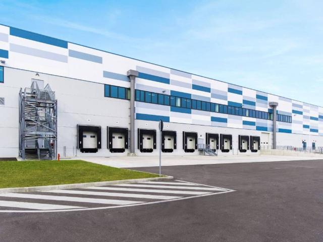 Locale Commerciale in affitto a Circoscrizione 6, Piemonte