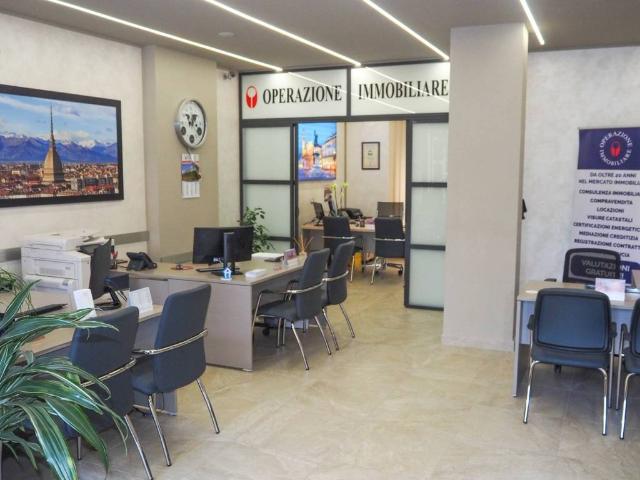 Locale Commerciale in affitto a Circoscrizione 2, Piemonte