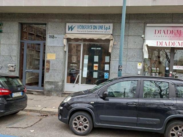 Locale Commerciale in affitto a Circoscrizione 3, Piemonte