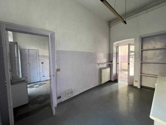 Locale Commerciale in affitto a Circoscrizione 7, Piemonte