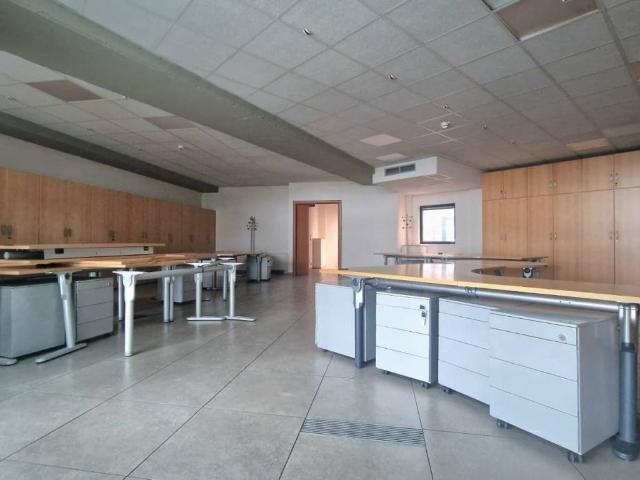 Locale Commerciale in affitto a Circoscrizione 7, Piemonte