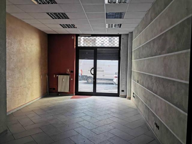 Locale Commerciale in affitto a Circoscrizione 4, Piemonte