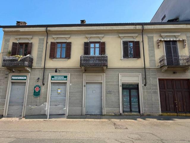 Locale Commerciale in affitto a Circoscrizione 6, Piemonte