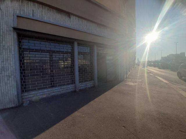 Locale Commerciale in affitto a Circoscrizione 7, Piemonte