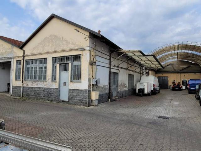 Locale Commerciale in affitto a Circoscrizione 5, Piemonte