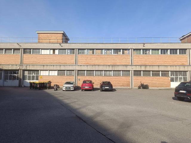 Locale Commerciale in affitto a Circoscrizione 7, Piemonte