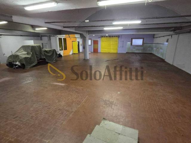 Locale Commerciale in affitto a Circoscrizione 6, Piemonte