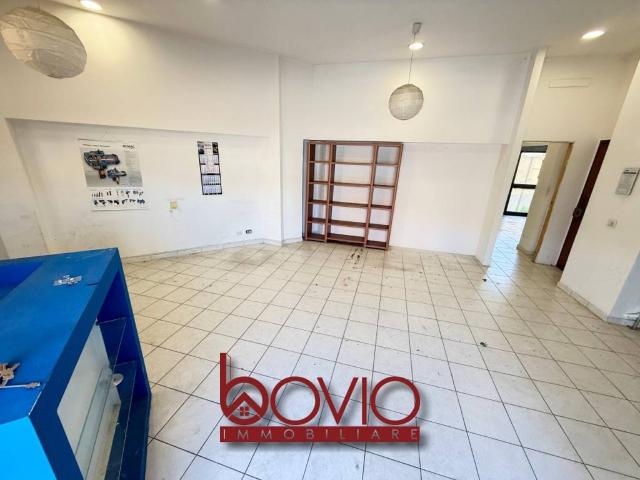 Locale Commerciale in affitto a Bertolla, Piemonte