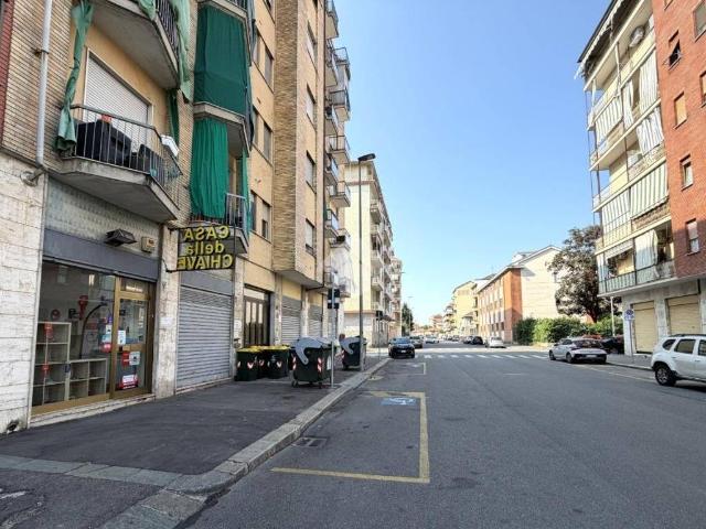 Locale Commerciale in affitto a Circoscrizione 5, Piemonte