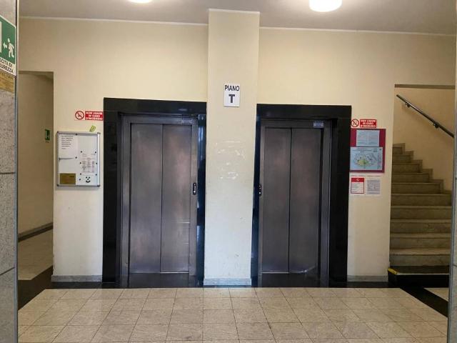 Locale Commerciale in affitto a Circoscrizione 7, Piemonte