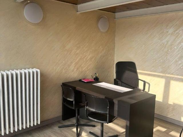 Locale Commerciale in affitto a Circoscrizione 5, Piemonte